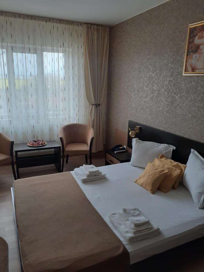 Hotel Nord Плоешти Экстерьер фото