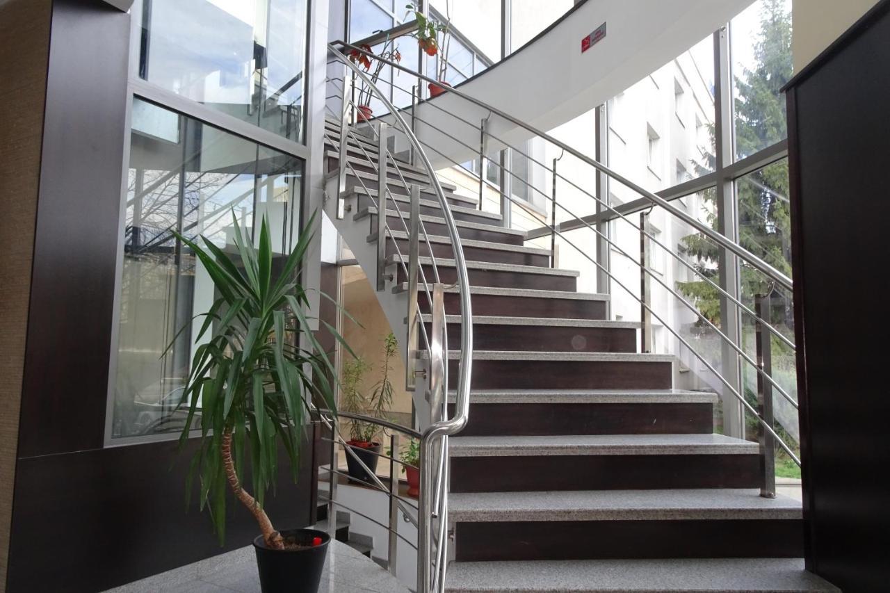 Hotel Nord Плоешти Экстерьер фото