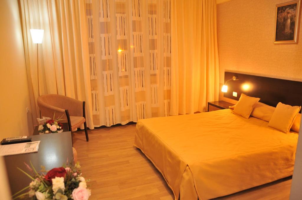 Hotel Nord Плоешти Экстерьер фото